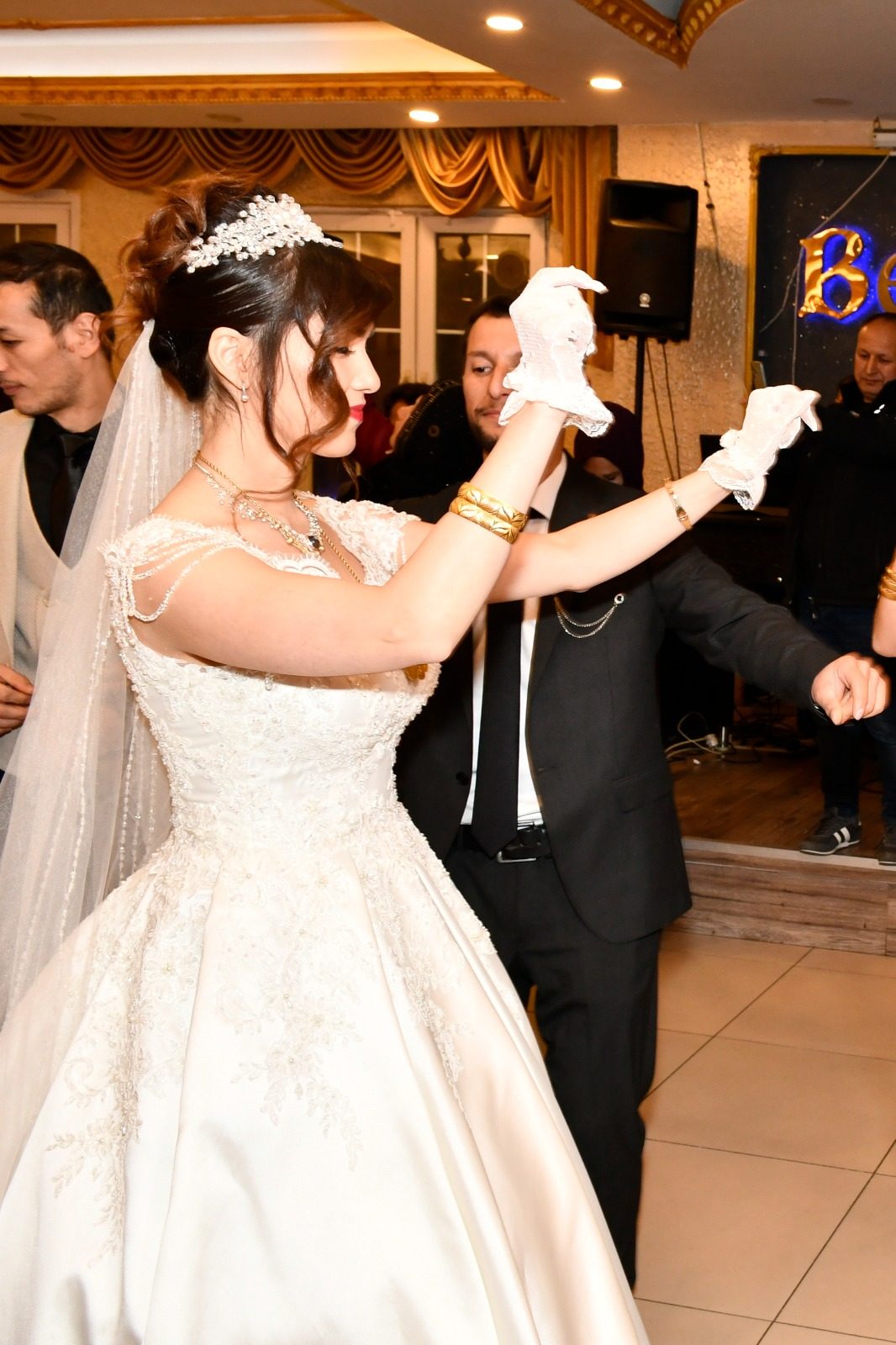 Beyzade'de gelin dansı